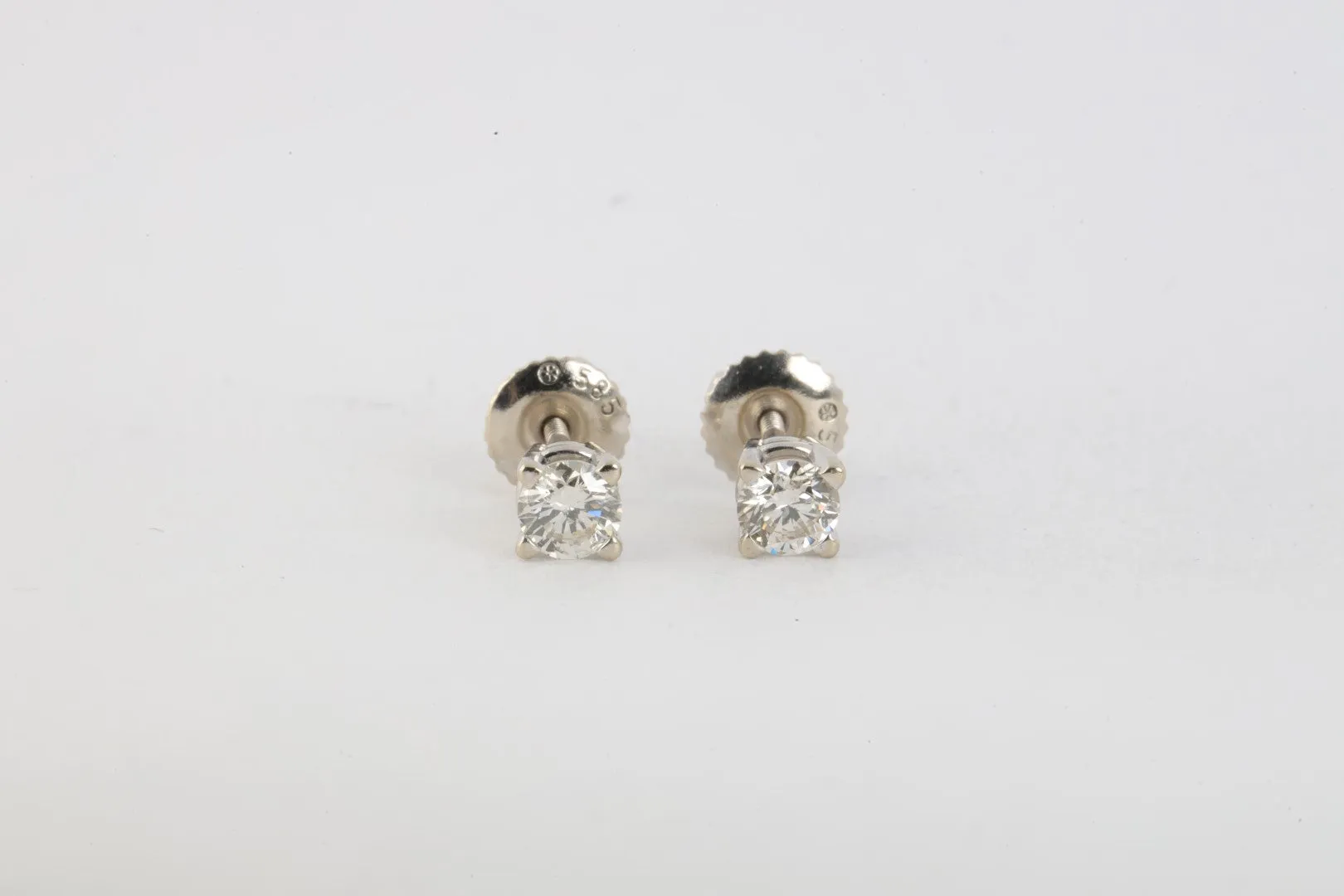 14k White Gold 0.50tcw Diamond Stud Earrings (1.14g.)