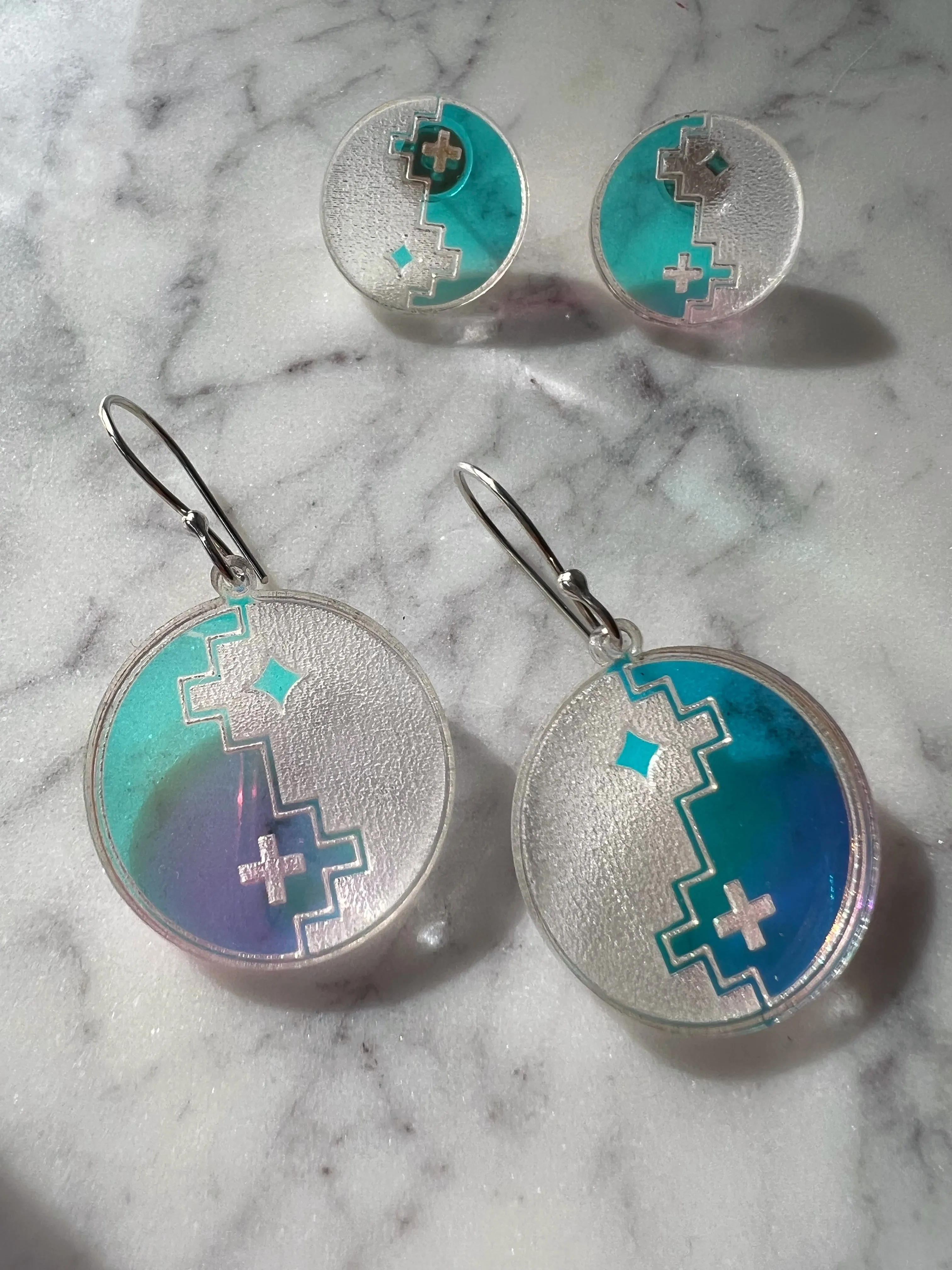 Hózhó earrings in Iridescent